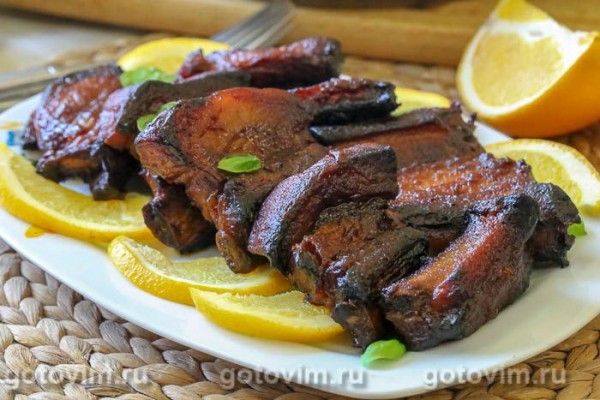 Свиные ребрышки в липкой глазури с соевым соусом