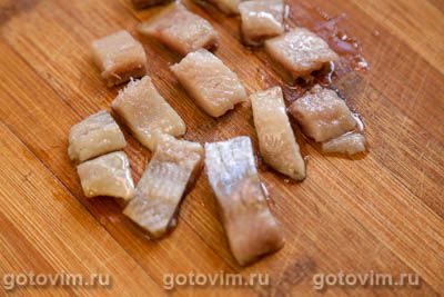 Закусочные шарики с соленой сельдью и морковью Закусочные шарики с соленой сельдью и морковью