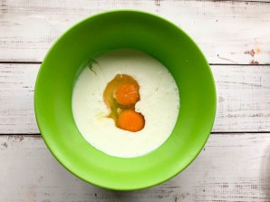 Заливной пирог на кефире с колбасой Заливной пирог на кефире с колбасой