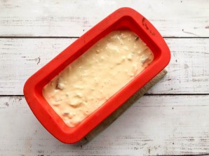 Заливной пирог на кефире с колбасой Заливной пирог на кефире с колбасой