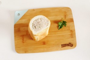 Батон фаршированный консервой и яйцом