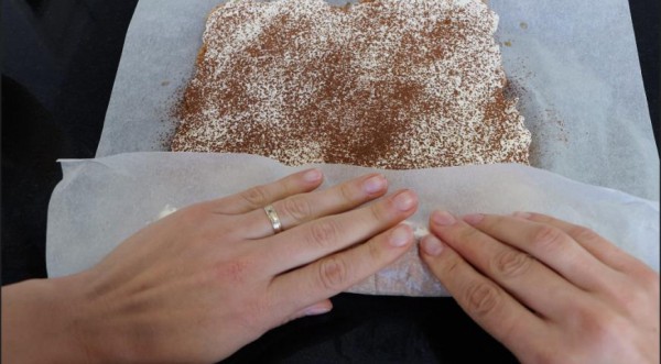 Без яиц и без выпечки! Десерт тирамису без яиц в виде рулета просто и быстро, пошаговый рецепт с фото