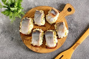 Бутерброды с селедкой
