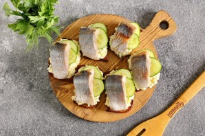 Бутерброды с селедкой