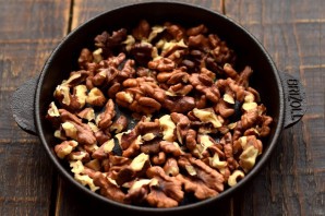 Чернослив с грецким орехом в сливках