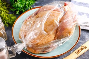 Цыпленок с черносливом в духовке