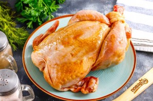 Цыпленок с черносливом в духовке