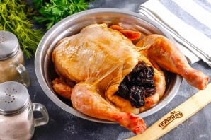 Цыпленок с черносливом в духовке