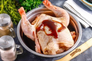 Цыпленок с черносливом в духовке