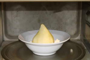 Десерт из груши в микроволновке