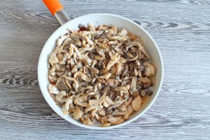 Гречневая лапша с вешенками и курицей