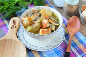 Грибной суп с сухариками