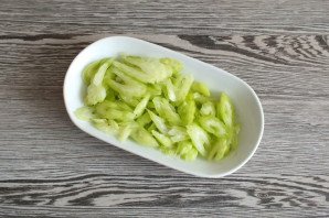 Индейка с сельдереем и морковью