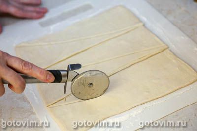 Круассаны из готового теста с абрикосовым джемом Круассаны из готового теста с абрикосовым джемом