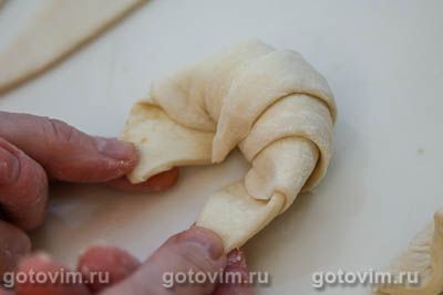 Круассаны из готового теста с абрикосовым джемом Круассаны из готового теста с абрикосовым джемом