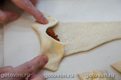 Круассаны из готового теста с абрикосовым джемом Круассаны из готового теста с абрикосовым джемом