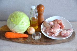 Крылышки тушеные с капустой