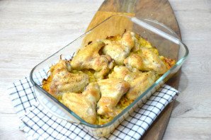 Крылышки тушеные с капустой