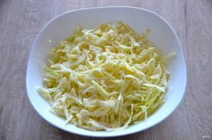 Крылышки тушеные с капустой