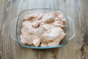 Курица с кетчупом и майонезом в духовке