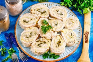 Куриный рулет с блинами