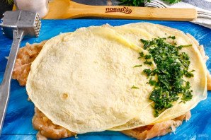 Куриный рулет с блинами