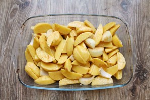 Мясо на косточке с картошкой в духовке