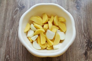 Мясо на косточке с картошкой в духовке