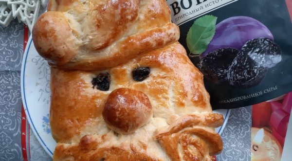 Пирог с творогом и черносливом Дед Мороз, пошаговый рецепт с фото