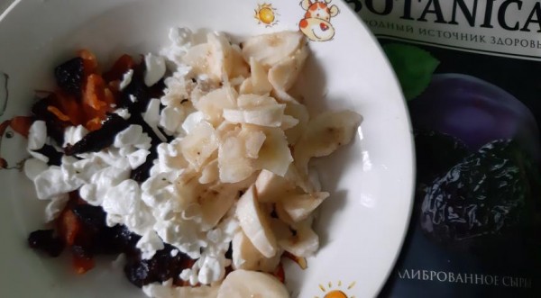 Пирог с творогом и черносливом Дед Мороз, пошаговый рецепт с фото