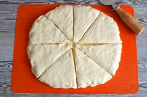 Рогалики с сыром из дрожжевого теста