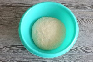 Рогалики с сыром из дрожжевого теста