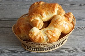 Рогалики с сыром из дрожжевого теста