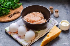 Рулет из омлета с куриным фаршем