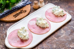 Рулетики из ветчины с творожным сыром Рулетики из ветчины с творожным сыром