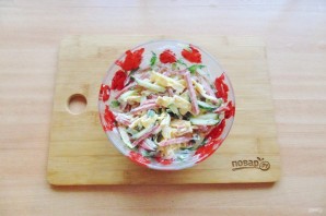 Салат из яичных блинчиков и колбасы