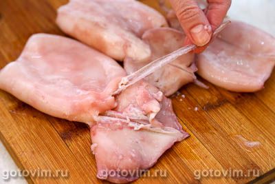 Салат из кальмаров с авокадо и яйцом