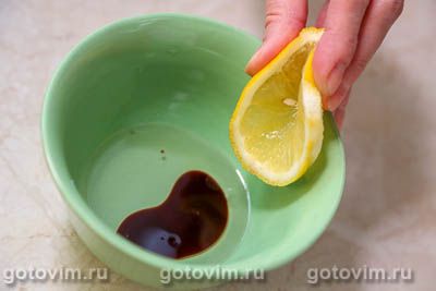 Салат из кальмаров с авокадо и яйцом