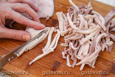 Салат из кальмаров с авокадо и яйцом