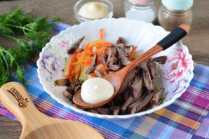 Салат из свиного сердца с грибами