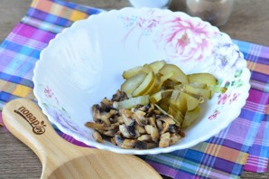 Салат из свиного сердца с грибами