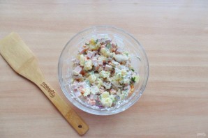 Салат с бужениной и грибами