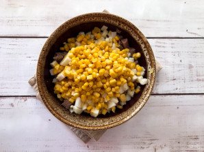 Салат с языком и кукурузой