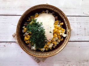 Салат с языком и кукурузой