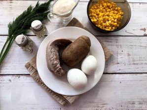 Салат с языком и кукурузой