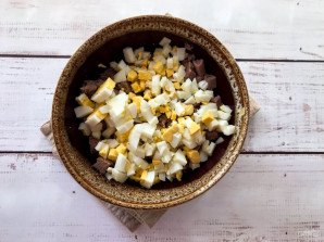 Салат с языком и кукурузой