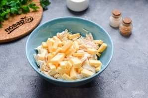 Салат с курицей, гранатом и ананасом