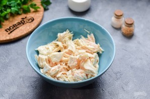 Салат с курицей, гранатом и ананасом