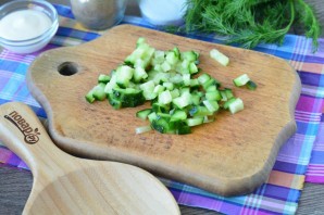 Салат с морской капустой и колбасой