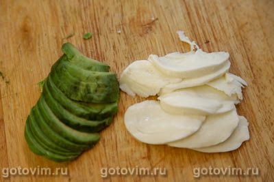 Складная тортилья с беконом, моцареллой и курицей Складная тортилья с беконом, моцареллой и курицей